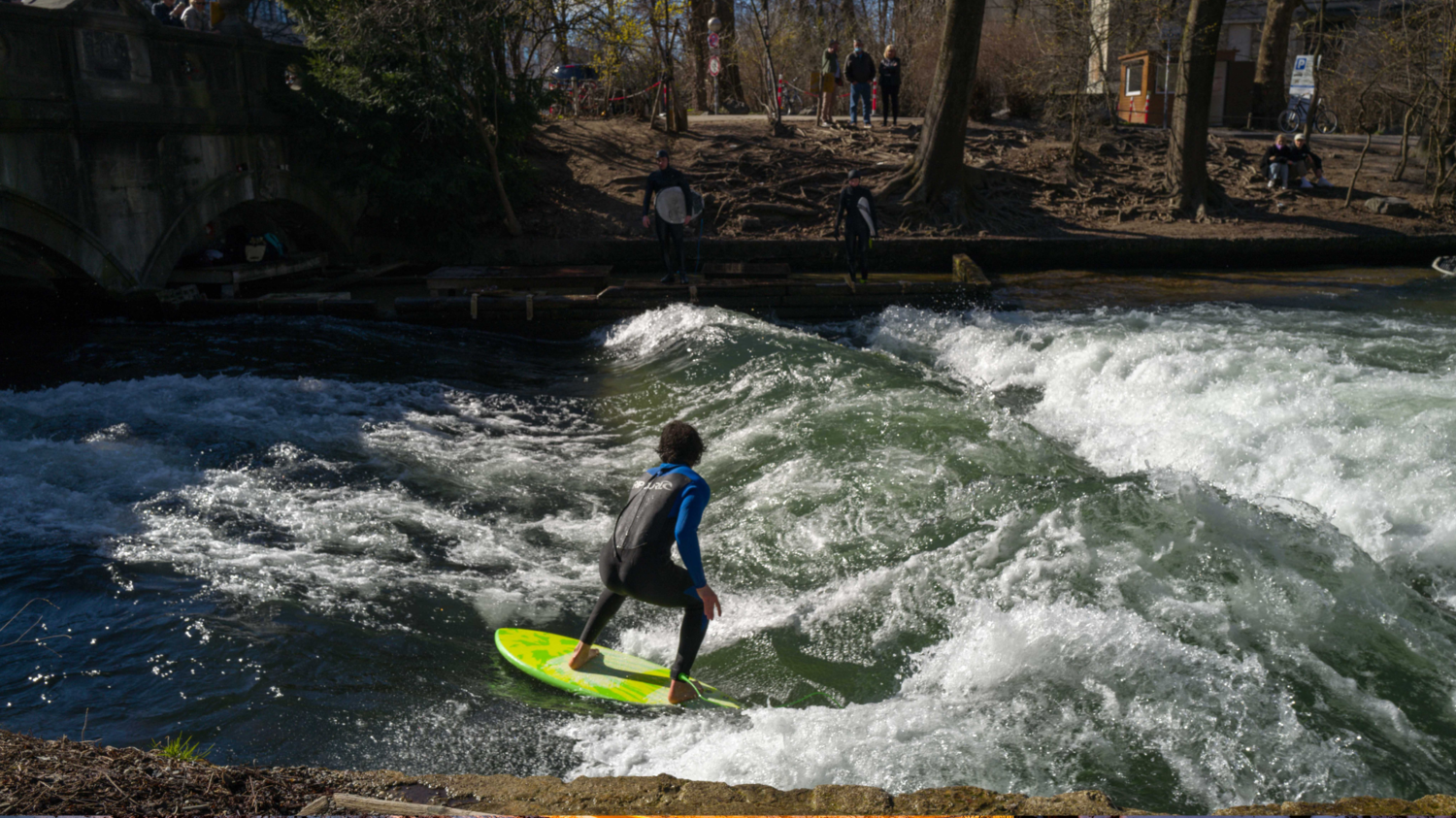 Eisbachwelle 2025: Der Verlust der Unbeschwertheit image 35eefd47 8615 487e 9b18 1a0bd32e6957.png