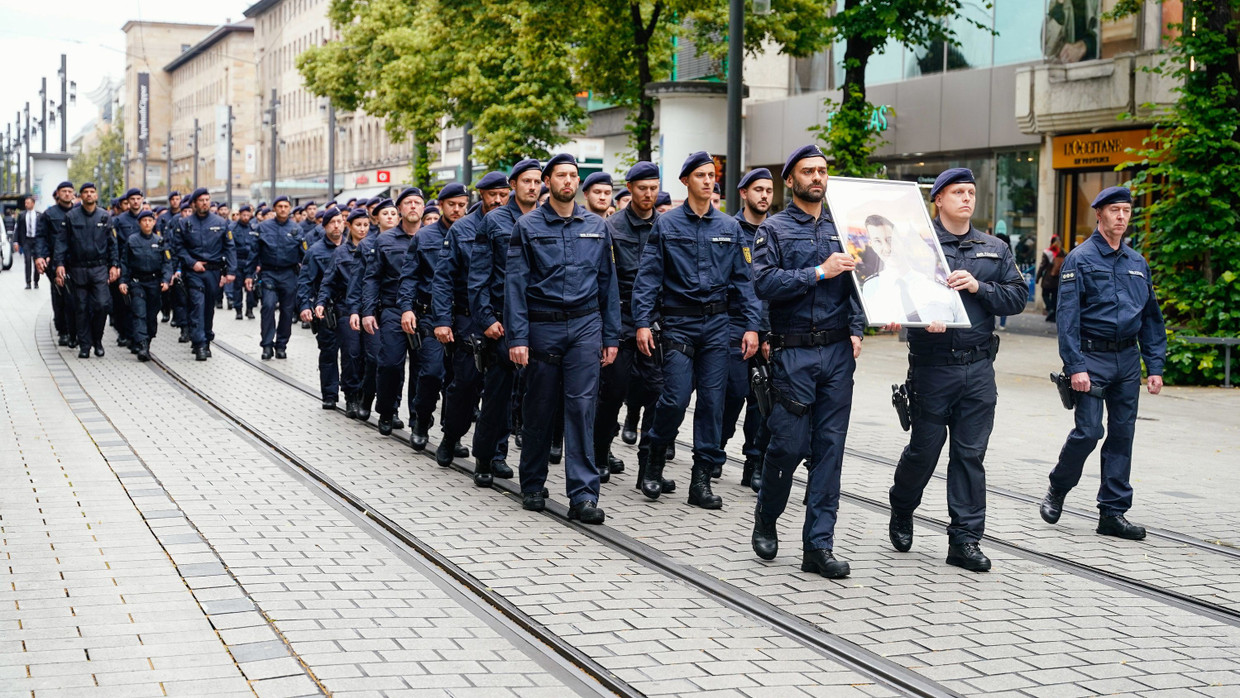 Angriffe auf Polizisten härter bestrafen: Hubigs Gesetzesentwurf image 5f87c441 c46d 41da 97e5 0aba51530f32.png
