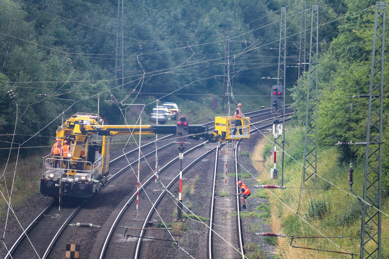 Oberleitungsschaden: Regionalexpress bei Düsseldorf evakuiert image 6484a97e e787 4735 bef0 ec374392f4e5.png