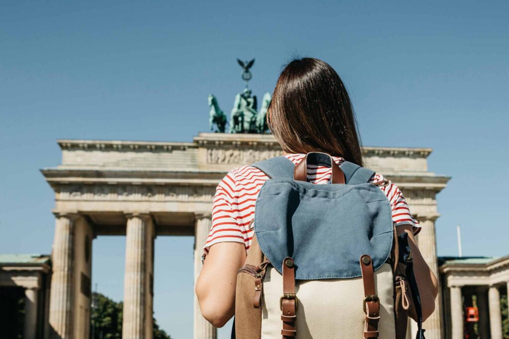 tdt 11062021 dzahlen tourismus brandenburger tor berlin.jpg