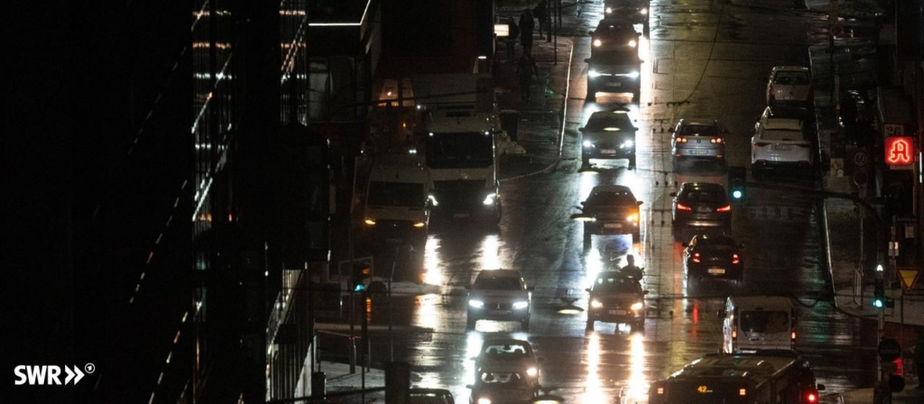 Glatteis Unfälle: Tragische Ereignisse auf Autobahnen in NRW image 7989a7c5 86d1 436a 9060 c11bff78f4ec.png