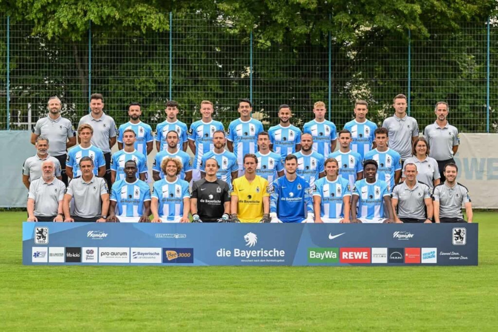 mannschaftsfoto tsv 1860 muenchen 2023 24 1536x1024.jpg