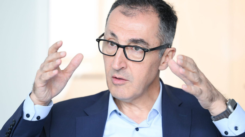 Cem Özdemir Rente: Ist ein flexibles Renteneintrittsalter die Lösung? image 33727e40 1ccf 44a2 b8ec b23cf22f1014.png