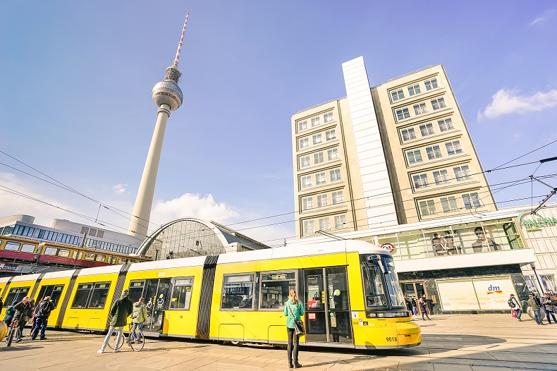 berlin nahverkehr tram.jpg