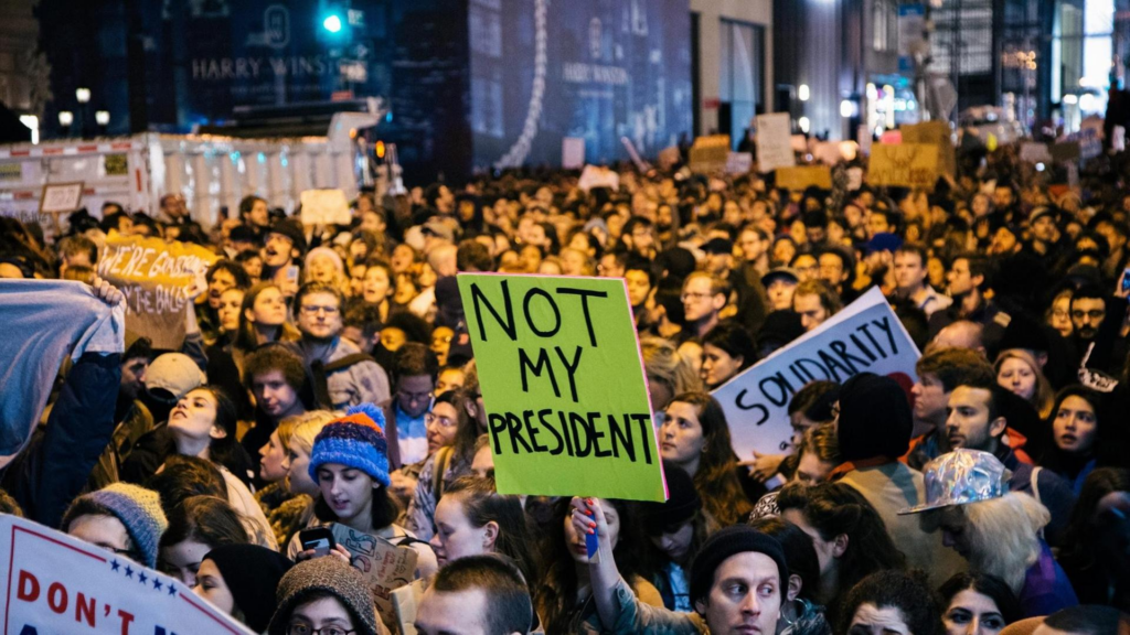 No Kings-Demos: Warum die USA gegen Trump auf die Straße gehen image 6268bebe d022 47d1 b9ce 8c630f35d5de.png