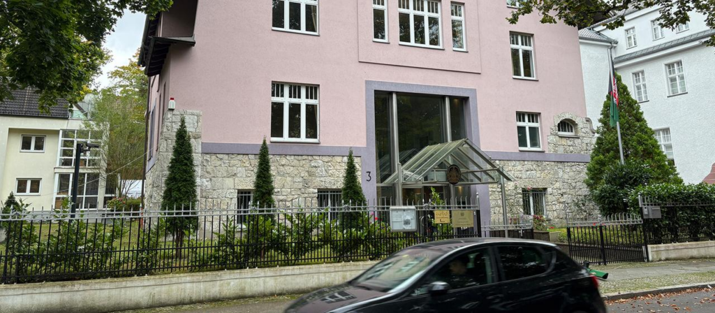 Taliban Botschafter Berlin: Geheimniskrämerei der deutschen Regierung? image b07ef98f 49ea 43bd 8381 8aedc7086d77.png