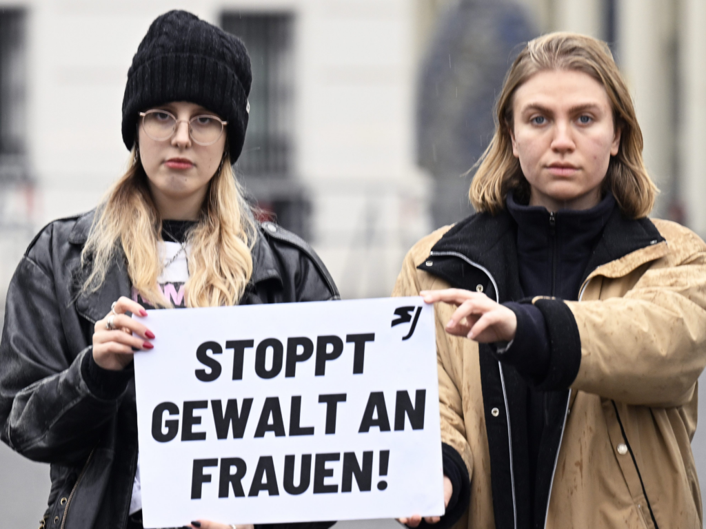 Gewalt an Frauen: Tausende demonstrieren für mehr Schutz und Rechte image e0bacdbf 9fa3 4574 a2ba 3544836591f7.png